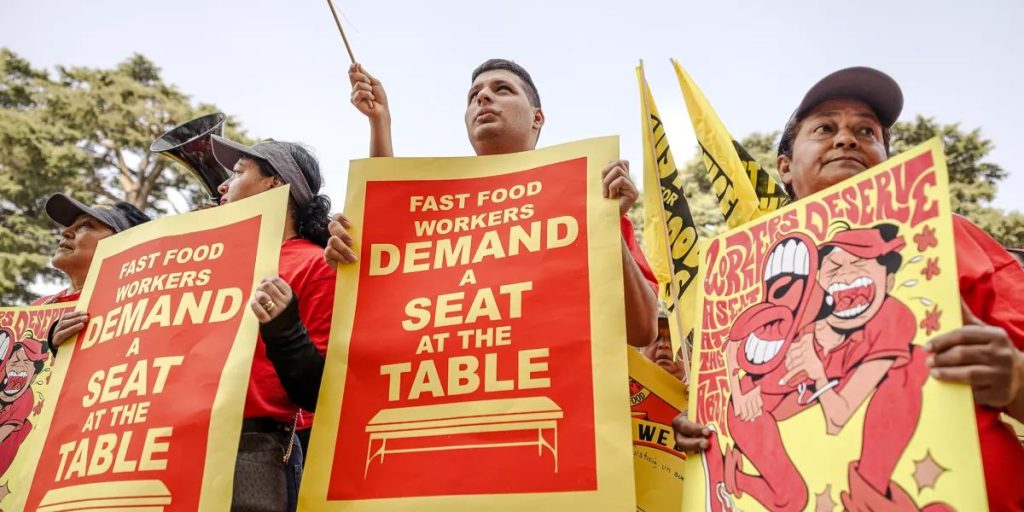 California Unveils Biggest Minimum Wage Increase Ever – See Your New Pay