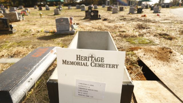 Tragic Moment: Cemetery Employees Drop Casket at Homicide Victim’s Funeral in D.C.