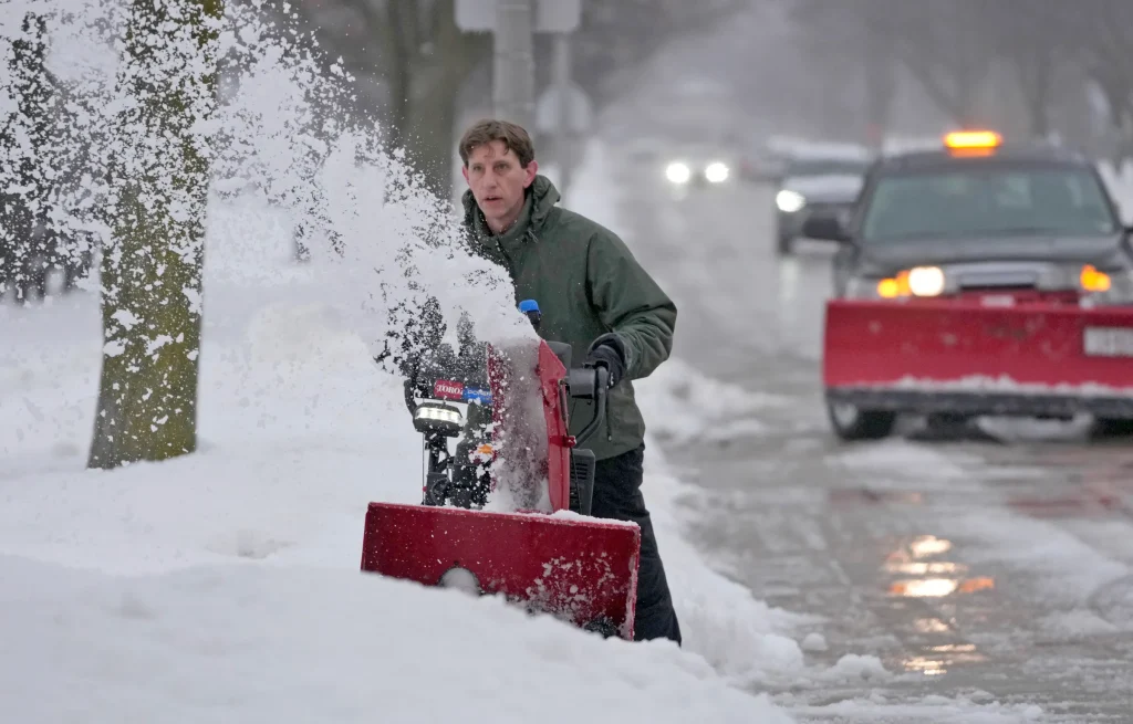 Meteorologists Predict Significant Snowstorm to Impact Illinois and Wisconsin Next Week