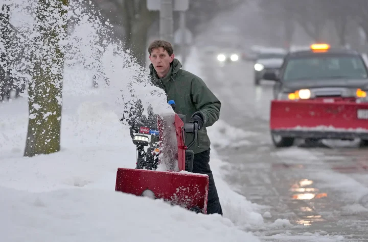 Meteorologists Predict Significant Snowstorm to Impact Illinois and Wisconsin Next Week