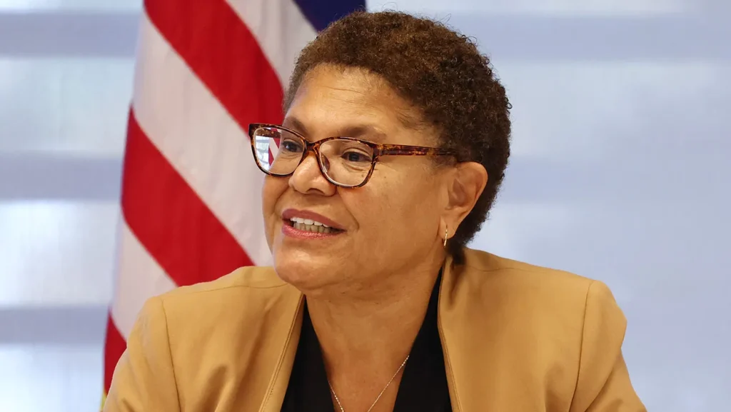 Fire Victims Rally Behind Trump as He Calls Out Mayor Karen Bass for Holding Back Recovery Efforts