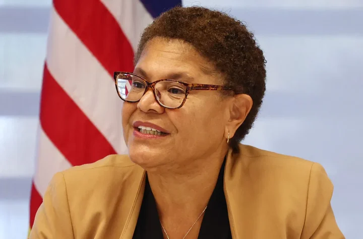 Fire Victims Rally Behind Trump as He Calls Out Mayor Karen Bass for Holding Back Recovery Efforts