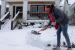 Safety Concerns Rise as Snowy Sidewalks Remain Uncleared in Top Chicago Neighborhoods