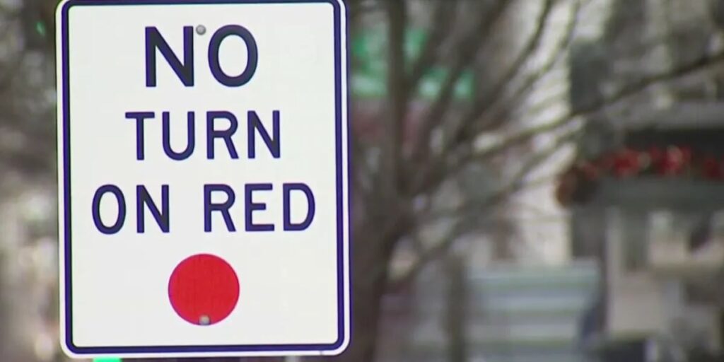 Virginia Drivers Alert New Rule for Right Turns at Red Lights Explained