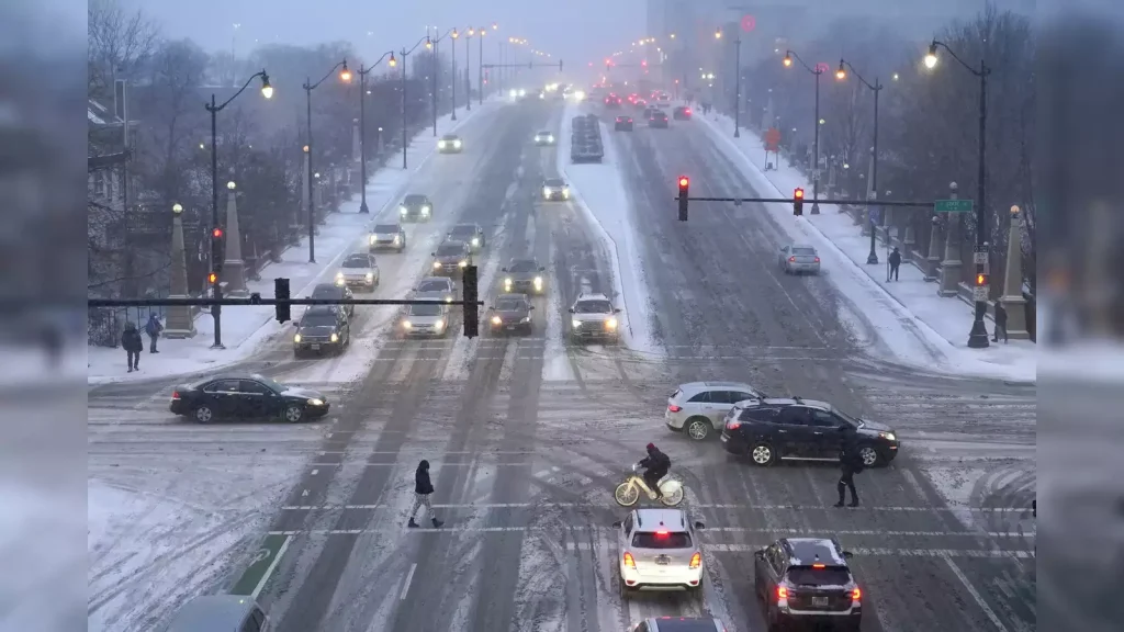 Icy Roads and Snow Expected in Central Illinois