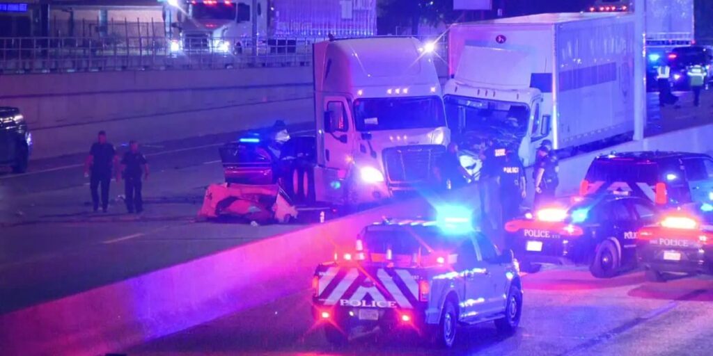 1 Dead, 5 Hospitalized After Three-vehicle Crash on I-35 in Fort Worth