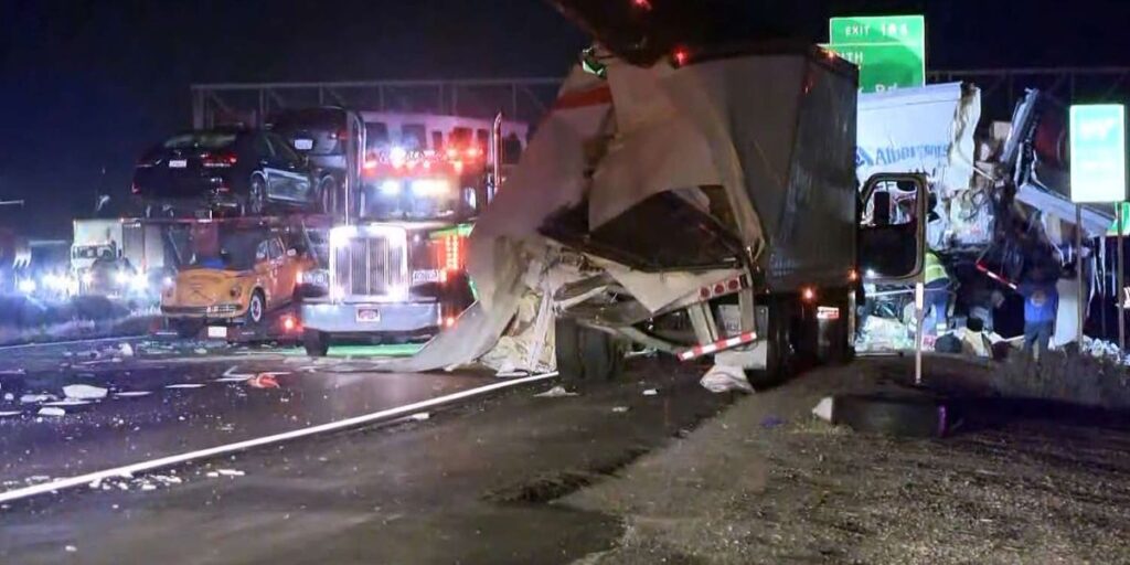 5 Killed, 2 Injured in Arizona I-40 Crash Involving Semi-trucks Amid Heavy Traffic
