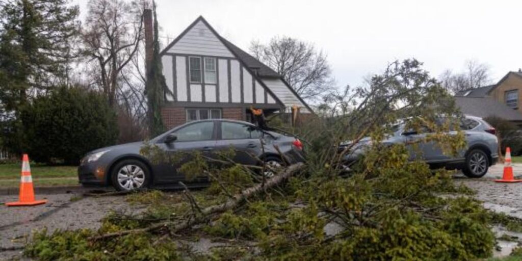 Freezing Rain Leaves Over 400,000 Without Power in Michigan and Wisconsin as Severe Storms Threaten Tennessee