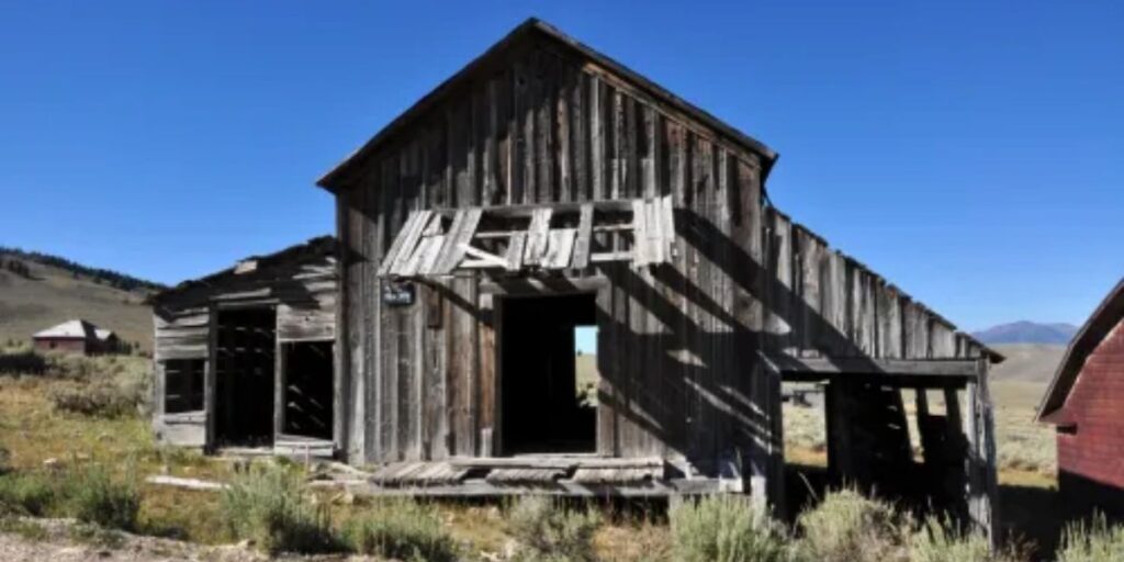 Oregon is Home to a Mysterious Abandoned Town That Most People Have Never Heard of