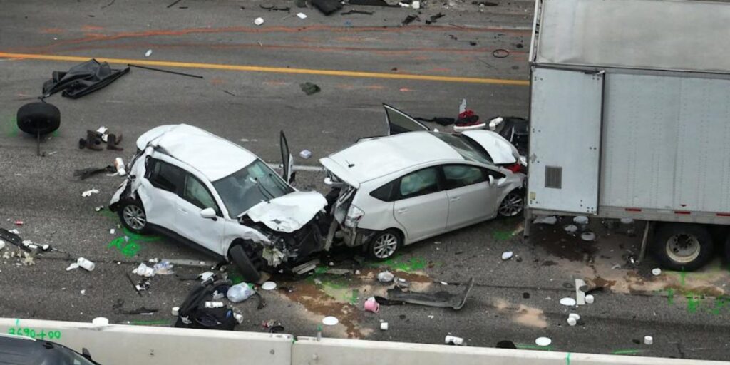 Single-vehicle Crash on I-40 Leaves 21-year-old Truck Driver Dead in Early Morning Wreck