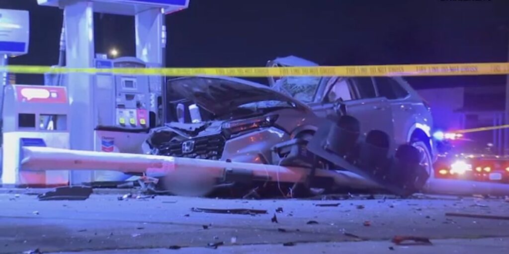2 Women Killed in South L.A. Crash After Driver Runs Red Light, Alcohol Suspected