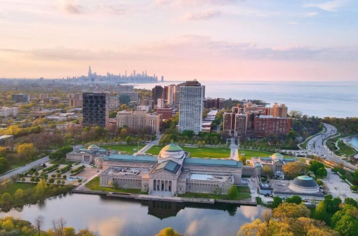 Average Salary in Illinois: Top Cities, Jobs, and Industries in 2025