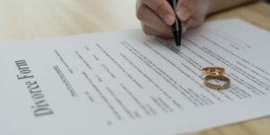 Ohio Divorce Laws: Residency, Alimony, and Custody Explained