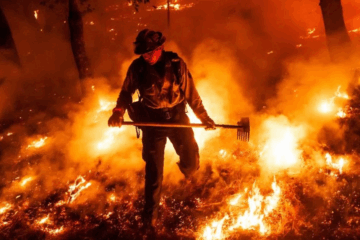 Oregon Blaze Destroys Bird Sanctuary as Forecasters Warn of New Lightning-Caused Wildfires